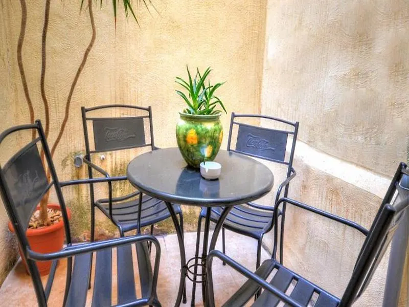 Hotel Modern Home Saint Julian's